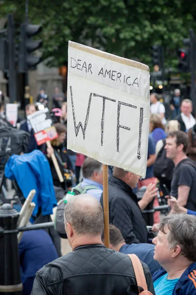 Manifestantes anti Donald Trump no centro de Londres — Fotografia de Stock