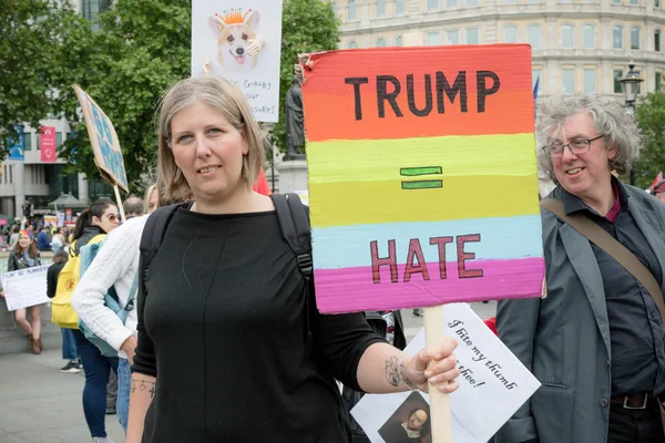 Анти Дональд Трамп протестує в центрі Лондона — стокове фото