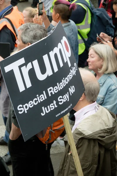 Manifestants anti Donald Trump dans le centre de Londres — Photo