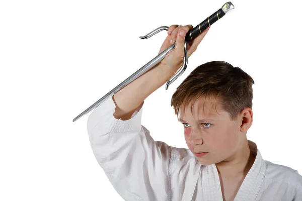 Хлопчик-підліток займається бойовими мистецтвами — стокове фото