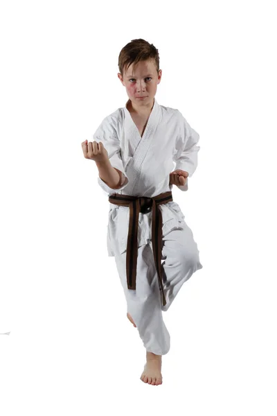 Хлопчик-підліток займається бойовими мистецтвами — стокове фото
