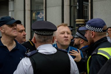 Londra'da anti faşist protestolar