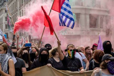 Londra'da anti faşist protestolar