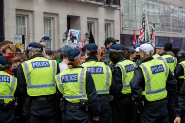 Londra'da anti faşist protestolar
