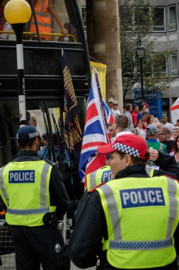 Londra'da anti faşist protestolar