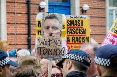 Londra'da anti faşist protestolar