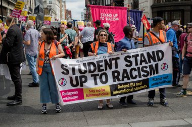 Londra'da anti faşist protestolar