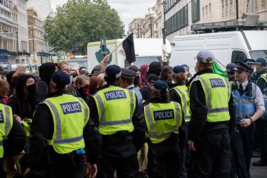 Londra'da anti faşist protestolar