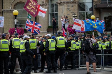 Londra'da anti faşist protestolar