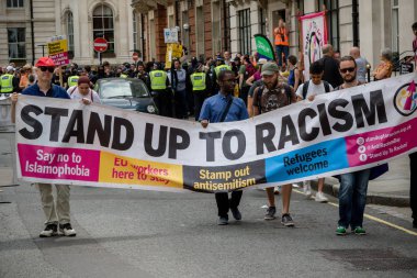 Londra'da anti faşist protestolar