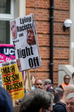 Londra'da anti faşist protestolar