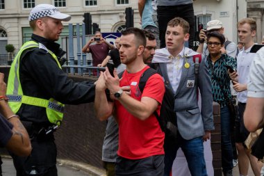 Londra'da anti faşist protestolar