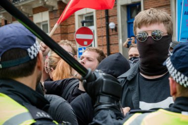 Londra'da anti faşist protestolar