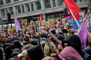Londra'da anti faşist protestolar