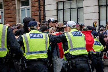Londra'da anti faşist protestolar