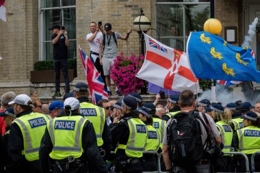 Londra'da anti faşist protestolar