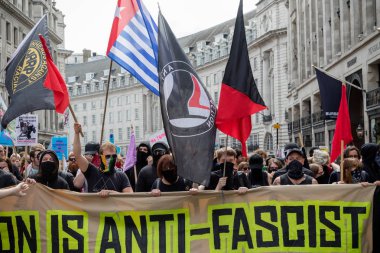 Londra'da anti faşist protestolar