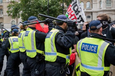 Londra'da anti faşist protestolar