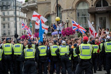 Londra'da anti faşist protestolar