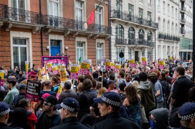 Londra'da anti faşist protestolar