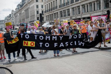 Londra'da anti faşist protestolar