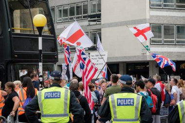Londra'da anti faşist protestolar