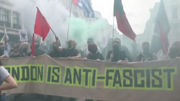 Londres Reino Unido Agosto 2019 Manifestantes Antifascistas Marcham Oposição Comício — Vídeo de Stock
