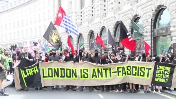 London Storbritannien Augusti 2019 Fascistiska Demonstranter Marscherar Opposition Till Ett — Stockvideo