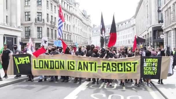 Лондон Великобритания Августа 2019 Года Антифашистские Демонстранты Протестуют Против Митинга — стоковое видео