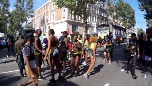 London Storbritannia August 2019 Gruppe Revymedlemmer Notting Hill Carnival Vest – stockvideo