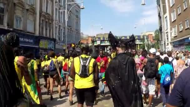 Londen Verenigd Koninkrijk Augustus 2019 Een Groep Feestgangers Het Notting — Stockvideo