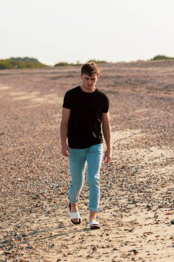 Altın saat plaj yürüyüş