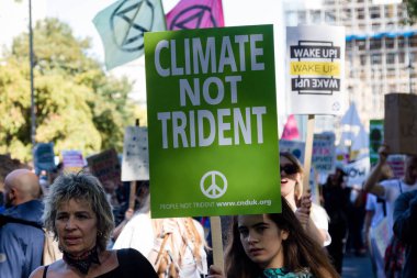 Londra'da iklim değişikliği protestocular