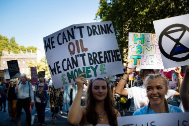 Londra'da iklim değişikliği protestocular