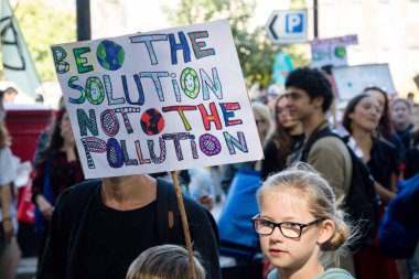 Londra'da iklim değişikliği protestocular