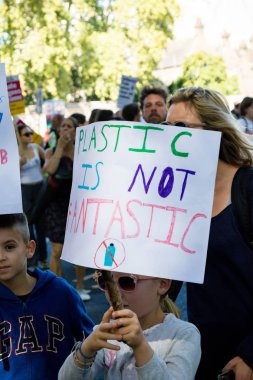 Londra'da iklim değişikliği protestocular