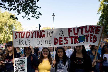 Londra'da iklim değişikliği protestocular