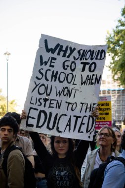 Londra'da iklim değişikliği protestocular