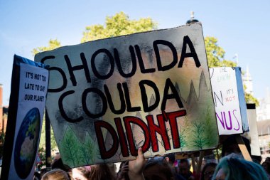Londra'da iklim değişikliği protestocular