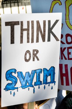 Londra'da iklim değişikliği protestocular