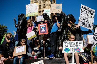 Londra'da iklim değişikliği protestocular
