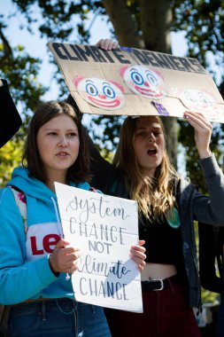 Londra'da iklim değişikliği protestocular