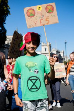 Londra'da iklim değişikliği protestocular