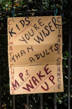 Londra'da iklim değişikliği protestocular