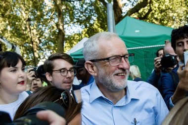 Londra'da iklim değişikliği protestocular