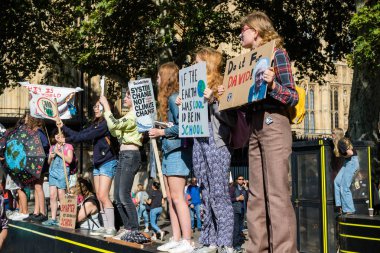 Londra'da iklim değişikliği protestocular