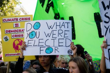 Londra'da iklim değişikliği protestocular