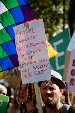 Londra'da iklim değişikliği protestocular