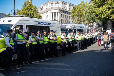 Londra'da iklim değişikliği protestocular