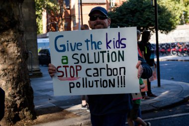 Londra'da iklim değişikliği protestocular
